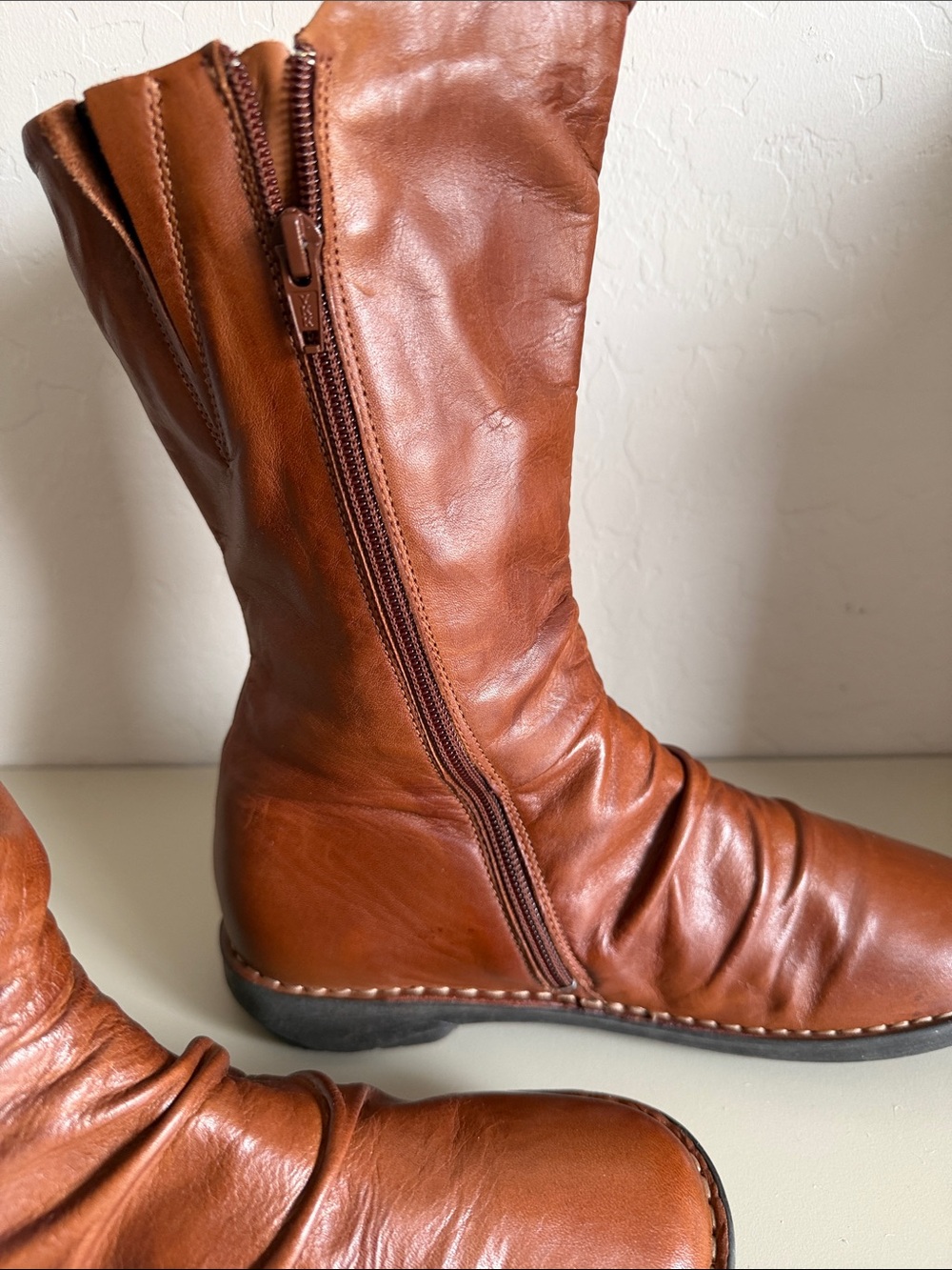 Miz Mooz Petrillo Leather Button Boot in Brandy New Size EU 39 US 8.5 MSRP $220 - Picture 3 of 11